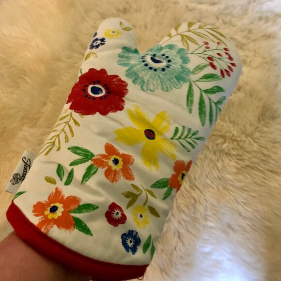 Fiesta® Oven Mitt - Embroidered Enchantment - Picture 4 of 9